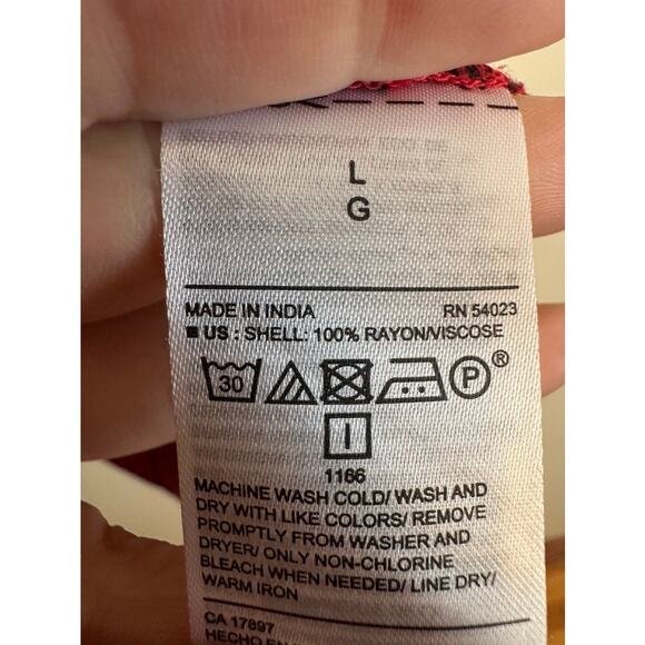 Old Navy Red Black Checkered Button Up Shirt Women’s Larg - Picture 4 of 5